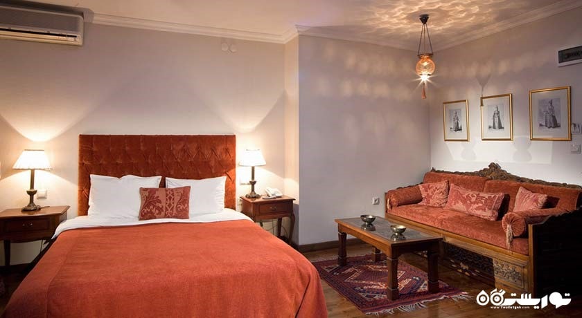 تخت بزرگ اتاق دلوکس